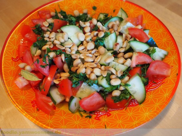 Thai Style Salat mit Tomate und Gurke