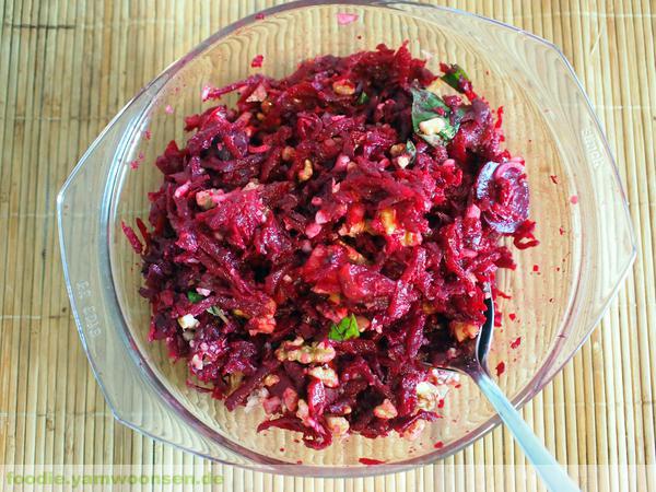 Rote Beete Salat mit Walnüssen