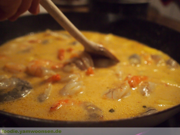 Laotisches Curry mit Shrimps