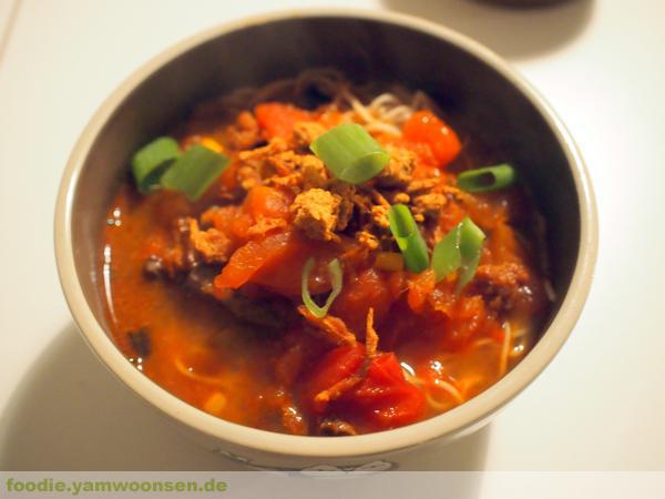 Rindersuppe mit roter Currypaste