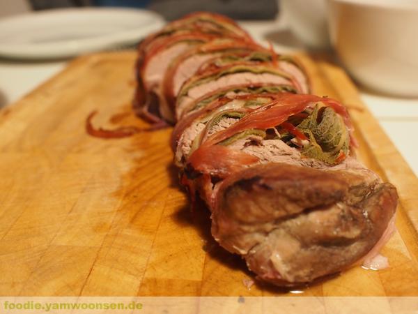 Schweinelende im Salbei-Schinken-Mantel