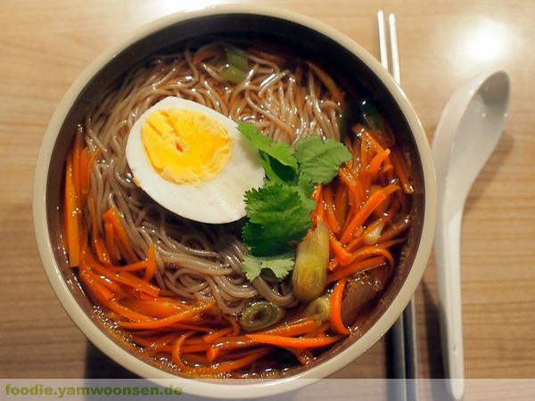 Japanische Sobanudelsuppe