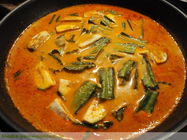 Rotes Thai Curry mit Rindergulasch