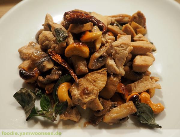 Thai Huhn mit Pilzen und Cashews