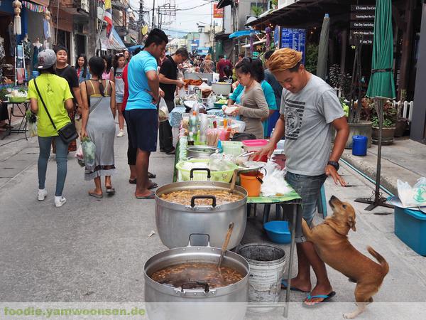 Saturday Walking Market in Thong Sala