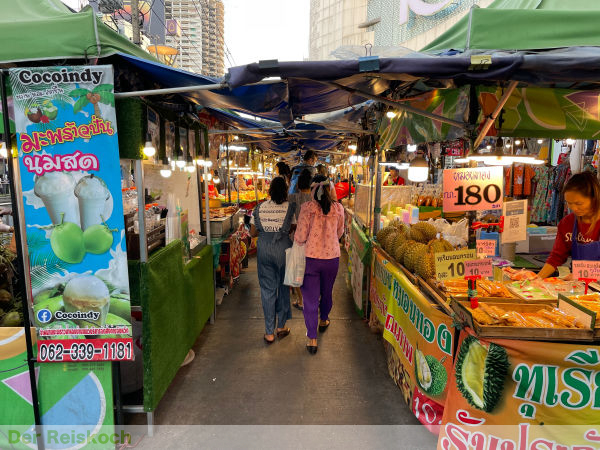 Bang Rak Food Bazar in Bangkok