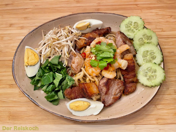 Thailändischer Salad Talee-Sap